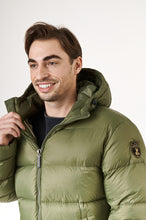 Load image into Gallery viewer, Mason Short Down Jacket | Military 3