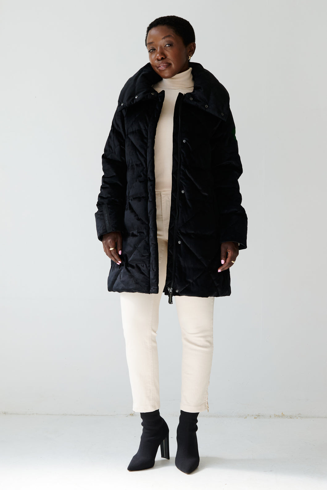 Alva Vegan Down Coat | Black Velvet