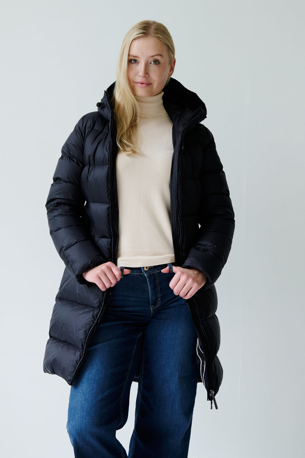 Frysa Down Coat | Black 2