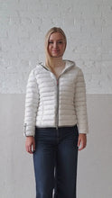 Load and play video in Gallery viewer, Elfy Vegan Down Short Jacket | White
